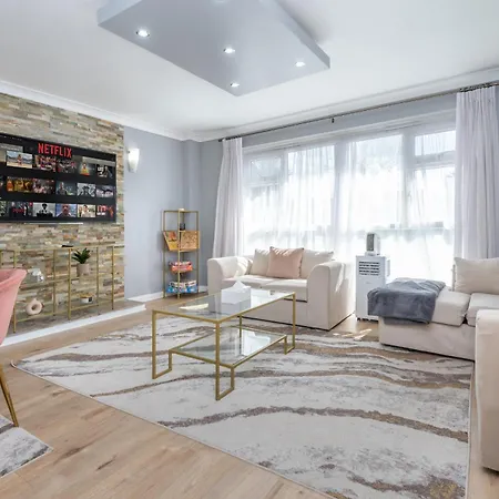 Spacious 2Br Home In Croydon With Parking